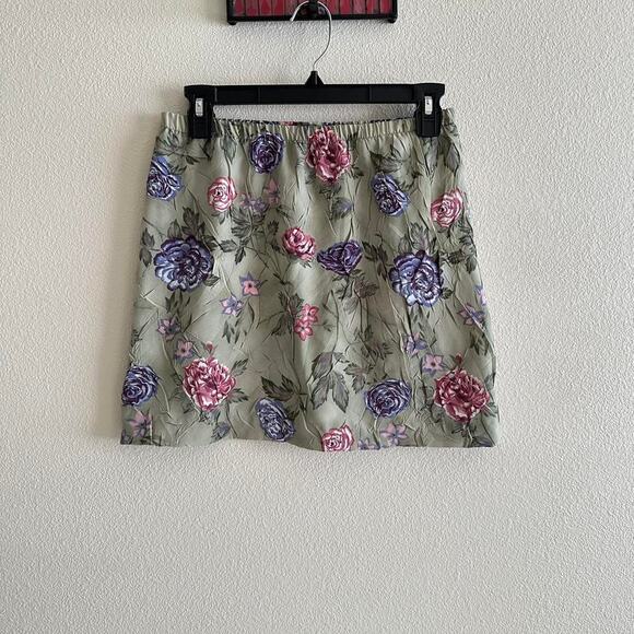 handmade sage green floral crinkle mini skirt - Picture 4 of 9